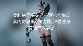 酒店女厕偷拍美女服务员❤️只顾玩手机转圈围拍.mp4