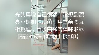 黃毛花臂精神小妹被幹疼了，手推開小夥腰，表情猙獰，最後被內謝