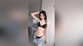 农村的小少妇玩手机都把自己玩坏了，在自家院里直播，全程露脸不穿内裤跳弹抽插骚逼自慰呻吟，揉奶子浪叫