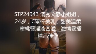 服装商城女厕偷拍多位年轻嫩妹的小黑鲍 (1)