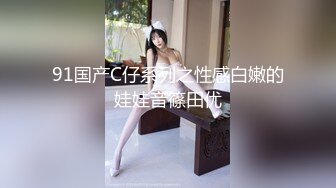 短发大妈内衣内裤都没穿在公园玩自拍