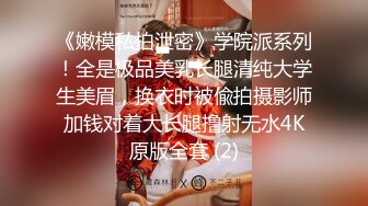 极品绿帽男邀请单男到家里来3P自己老婆，前后夹击，骚母狗爽的欲仙欲死