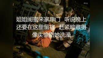 年轻的小骚妹露脸一个人精彩大秀直播，听狼友指挥互动撩骚，淫声荡语丝袜情趣，跳蛋塞逼里AV棒伺候道具抽插