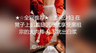 《台湾情侣泄密》冒充假经纪人让美女脱光了看看身材合不合格 (2)