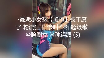 商场女厕全景偷拍牛仔裤美女的极品微毛小粉鲍