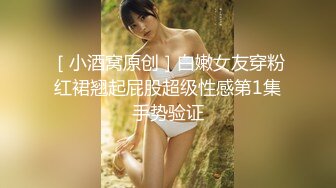 百度云泄密流出变态欲十足的丈夫 央求老婆在儿子旁边 大胆露点 自在一旁拍摄 场面非常刺激[