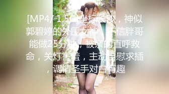 [MP4/ 1.37G]&nbsp;&nbsp;卷发小哥哥和三女多人淫乱，带个小雨衣就开始作战，多种道具自慰骚穴，淫水很多