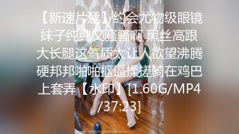 最新3月商城厕所TP无檐小白帽女神妹嘘嘘