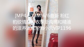 美女水上乐园露出 胆子够大 更衣室咋是男女共用的