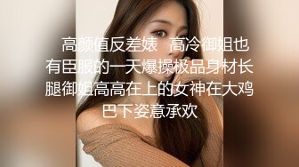 真实年轻小夫妻，在家给老铁们直播，开档黑丝袜美腿，美女骑上来扭动小腰，镜头对着大屁股特写，射在丝袜上多毛骚逼