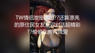 兔耳朵装扮00后双马尾萌妹，黑白丝袜玻璃棒插无毛骚穴，抬起双腿特写视角，搞得小穴很湿，爽了浪叫非常淫荡