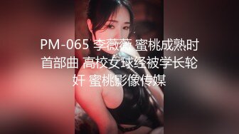 [MP4/ 919M]&nbsp;&nbsp; 除夕三人行，颜值不错的露脸少妇伺候两个小哥哥激情啪啪，前插后入蹂躏小少妇双洞草不停