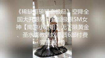 大屁股骚奶子黑丝诱惑颜值也还不错的无敌骚浪贱，让小 哥床上放肆抽插，奶子乱晃叫的骚，后入双插菊花逼逼[