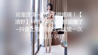 [MP4]【新人卷发爆乳极品颜值女神】 丰乳肥臀翘起抖动 ，掏出大奶子揉捏，张开双腿摸骚逼 ，到卫生间站立尿尿 ，扭动很是诱惑