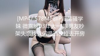 漂亮大奶妹子教你如何擦乳液和做胸部运动