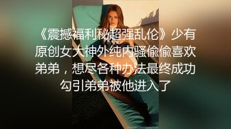 艺术学院高颜美女出租房被四眼男友各种玩肏喷水，已经被调教成反差母狗