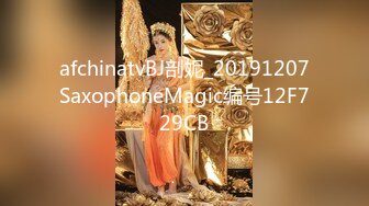 穿衣很风骚明媚的甜甜美少妇，被老公从楼道电梯口干到屋里，爆菊，看少妇的表情好像有点不悦！