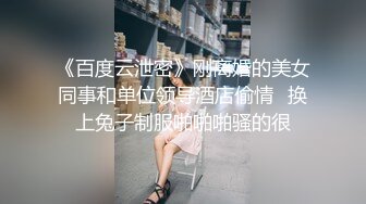 破解摄像头偷拍 年轻小夫妻一边看综艺一边啪啪啪