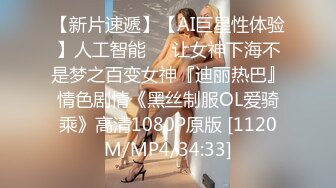 00后姑娘，三女一男一个房间露脸出境，在好姐妹的注视下舔弄大鸡巴，激情上位，粉嫩嫩的骚穴特写展示爆草