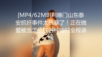 风景区女厕全景偷拍多位美女少妇前来献B (4)