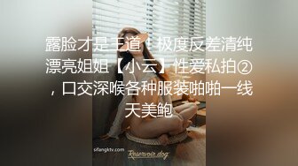 高价网约两个萝莉型兼职嫩妹双飞，牛仔裙极品小姐姐