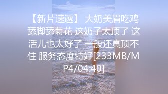 《极品CP魔手外购》色胆包天坑神潜入某公司女厕独占坑位隔板缝中现场实拍超多美女小姐姐方便，脸逼同步前后拍太顶了 (4)