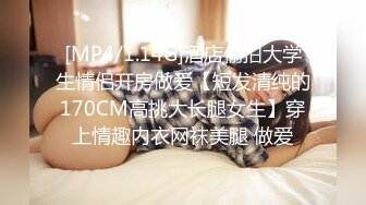 [MP4/ 990M] 超级骚极品眼镜御姐！白丝美腿扭动细腰！抓着大屌吸吮，骑乘位深插，操的不尽兴假屌自慰