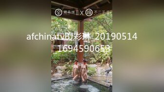 国模汝汝酒店坐在沙发张开腿让摄影师拍逼逼 据说此女还是拍过片子的小明星不知道哪位兄弟看过