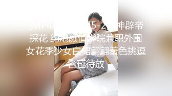 操漂亮白丝大奶美眉 被操喷了 喷的老高了 无毛鲍鱼粉嫩 最后内射