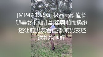 黑客高清監拍美少婦當著婆婆和閨女的面換胸罩,不停地問閨女奶子大不大想不想吃