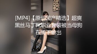 长相甜美的妹妹穿银色睡衣，聊聊性事男友