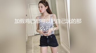 邻居家的骚女老公不在家翻墙进去干她，进门就给大哥口交大鸡巴，无套抽插风骚的大屁股奶子乱颤，射她骚逼上