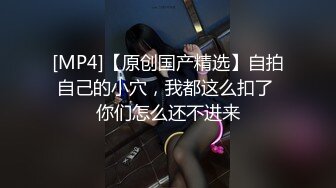 这哥们把老婆的逼当什么了 白酒 啤酒 风油精全往逼里倒 这能受得了么