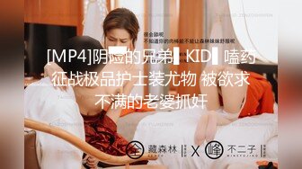 国产CD系列推特超人气伪娘鹿九九女装和小哥一起前后夹击3P自己的大奶女朋友