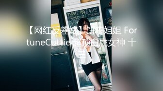 -两个女人眼睁睁看着一个女人被操 穿红色衣服的美女很有感觉也想被 草