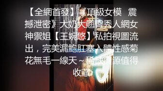 健身教练【好像贾静雯】人如其名 逼里塞跳蛋健身偷偷自慰，指导学员如何健身放松，骚逼就痒得躲起来自慰！ (2)