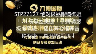 ZT全景厕拍系列16 爱滑冰的红发小姐姐阴唇还挺大