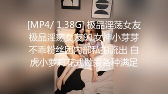 阿姨40歲,熟透了,巨乳吊鐘乳,碩大無比垂下來,小茓黝黑,這老女人誰敢艹