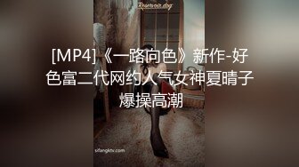 《魔手外购秘极品CP》厕拍达人潜伏女厕独占坑位隔板缝逼脸同框现场实拍多位小姐姐方便，极品肉丝美腿高颜美女擦逼的动作都好看 (1)