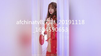 [MP4/ 570M]&nbsp;&nbsp; 奇葩母女双人秀漂亮妹子带妈妈一起下海，自摸骚逼，观众要求看你妈逼，翘起屁股看骚穴，撩起衣服揉捏奶子